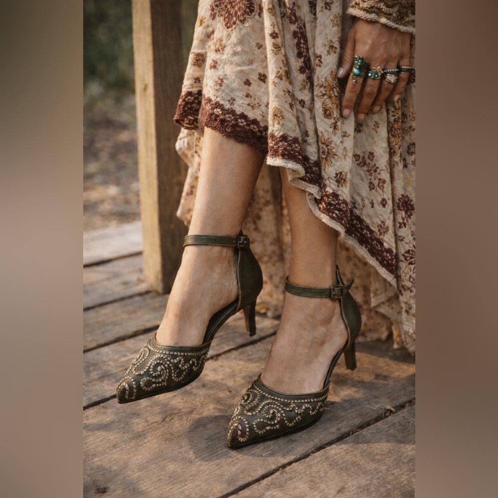 Vintage Kalliste Italian Embroidered Pointed Toe Heels Ankle Strap Pumps EU 37